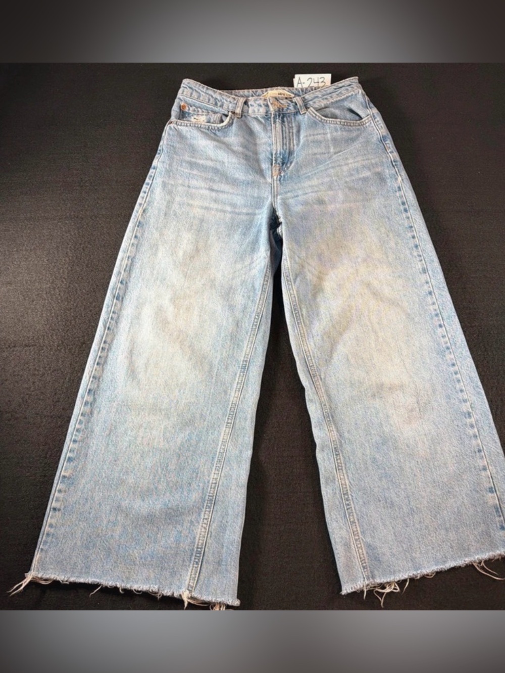 Topshop MOTO jeans raw hem W30 L24 wide leg fit size 4-6 runs small